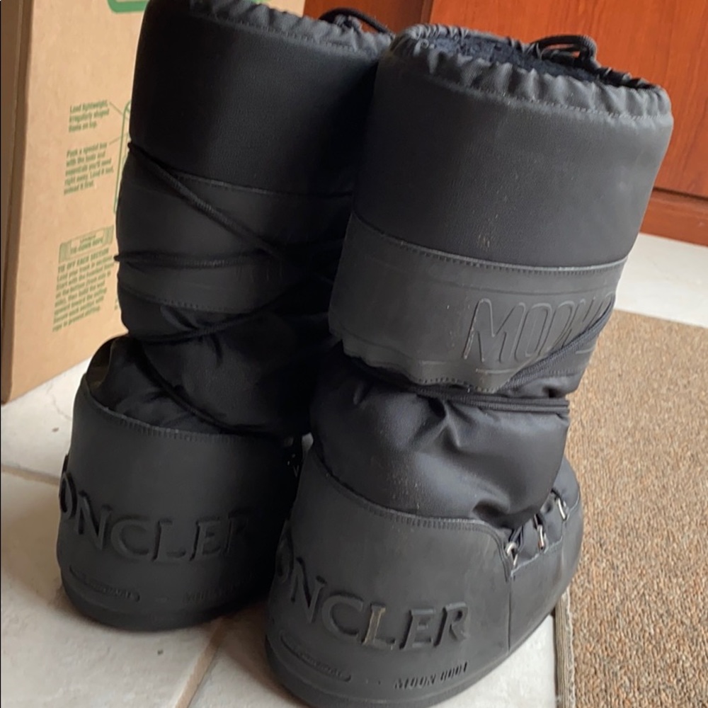 Moncler X Moon boots all black authentic boots